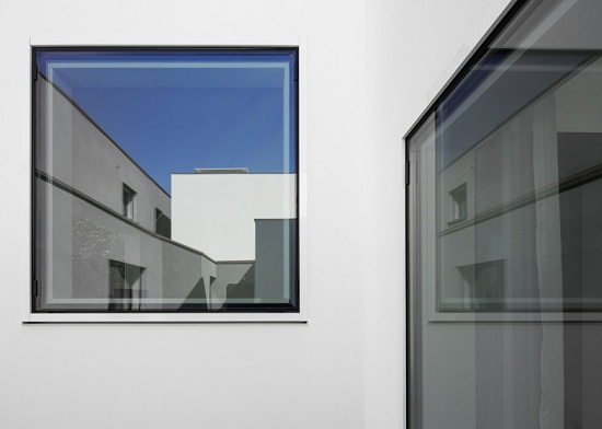 Haus-von-Arx-by-Haberstroh-Schneider-Architekten_dezeen_ss_15.jpg