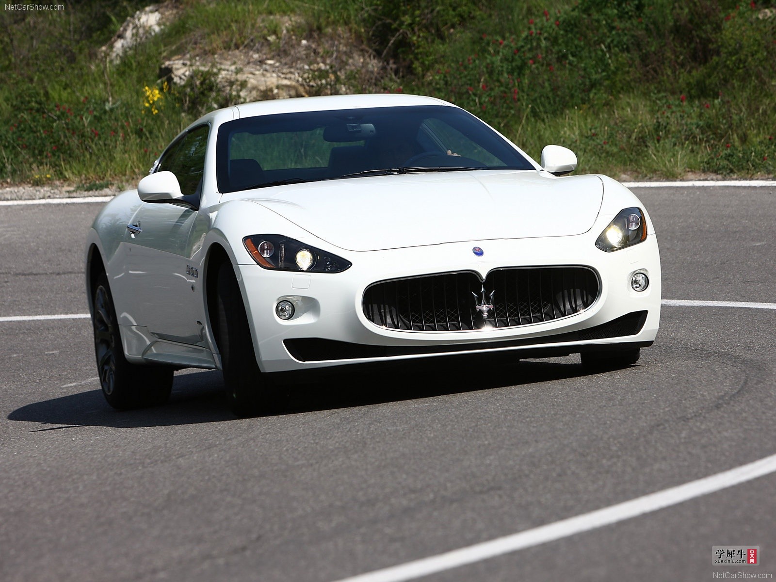 Maserati-GranTurismo_S_2009_1600x1200_wallpaper_0b.jpg