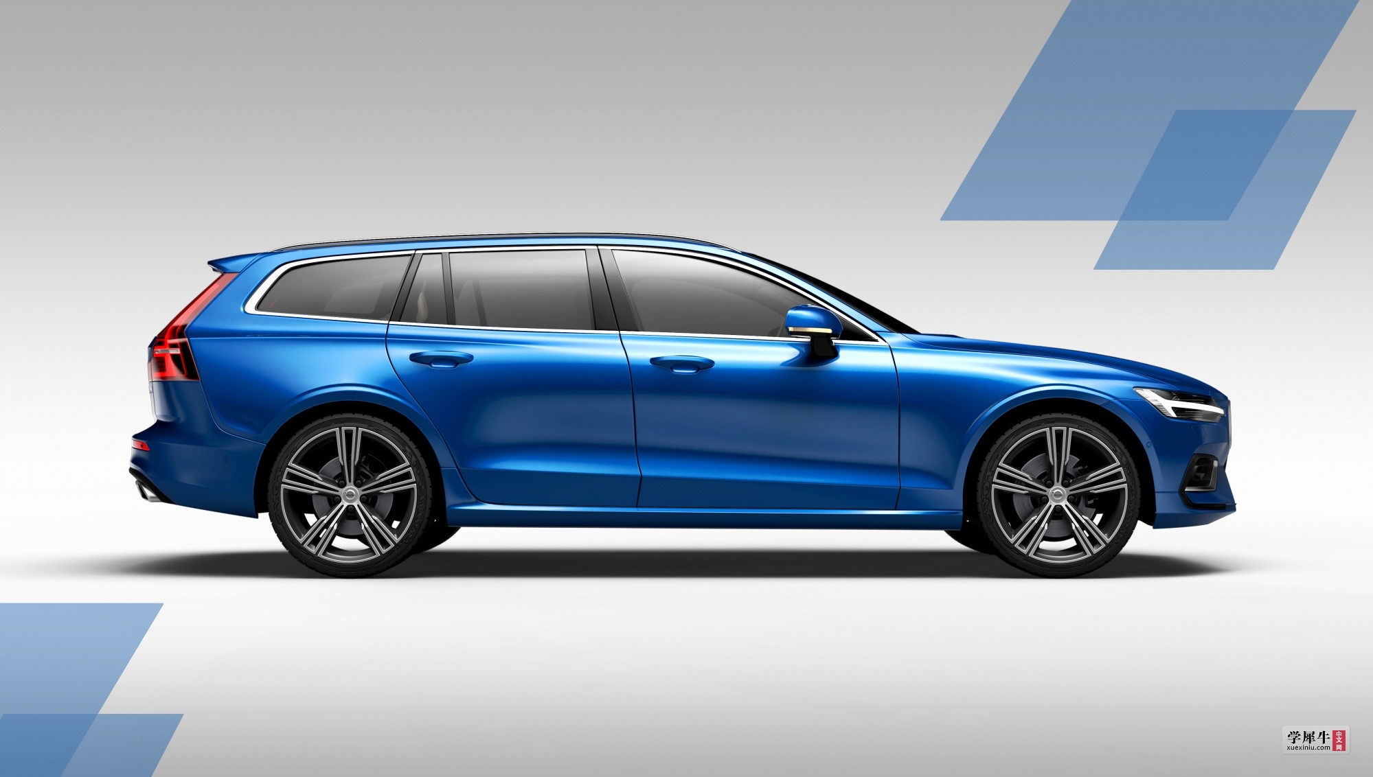 Volvo-V60-2019-棚拍-侧.jpg