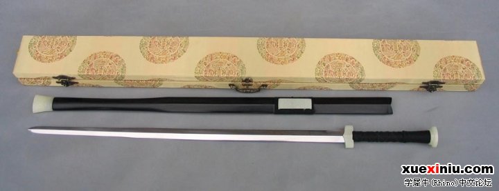 这把刀是唐朝八世纪中国制的宝刀，作礼仪用，当时运到日本。现藏日本皇宫拥有的正仓院.jpg