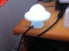 USB蘑菇形的夜灯